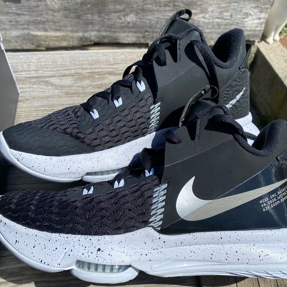 NIKE LEBRON WITNESS V 5 ~ Men’s 11.5